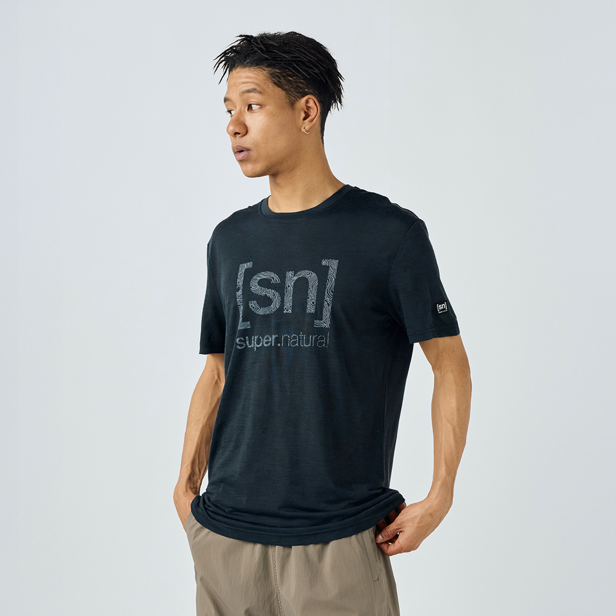 [sn] super.natural. M ロゴ ラインズ Tシャツ　