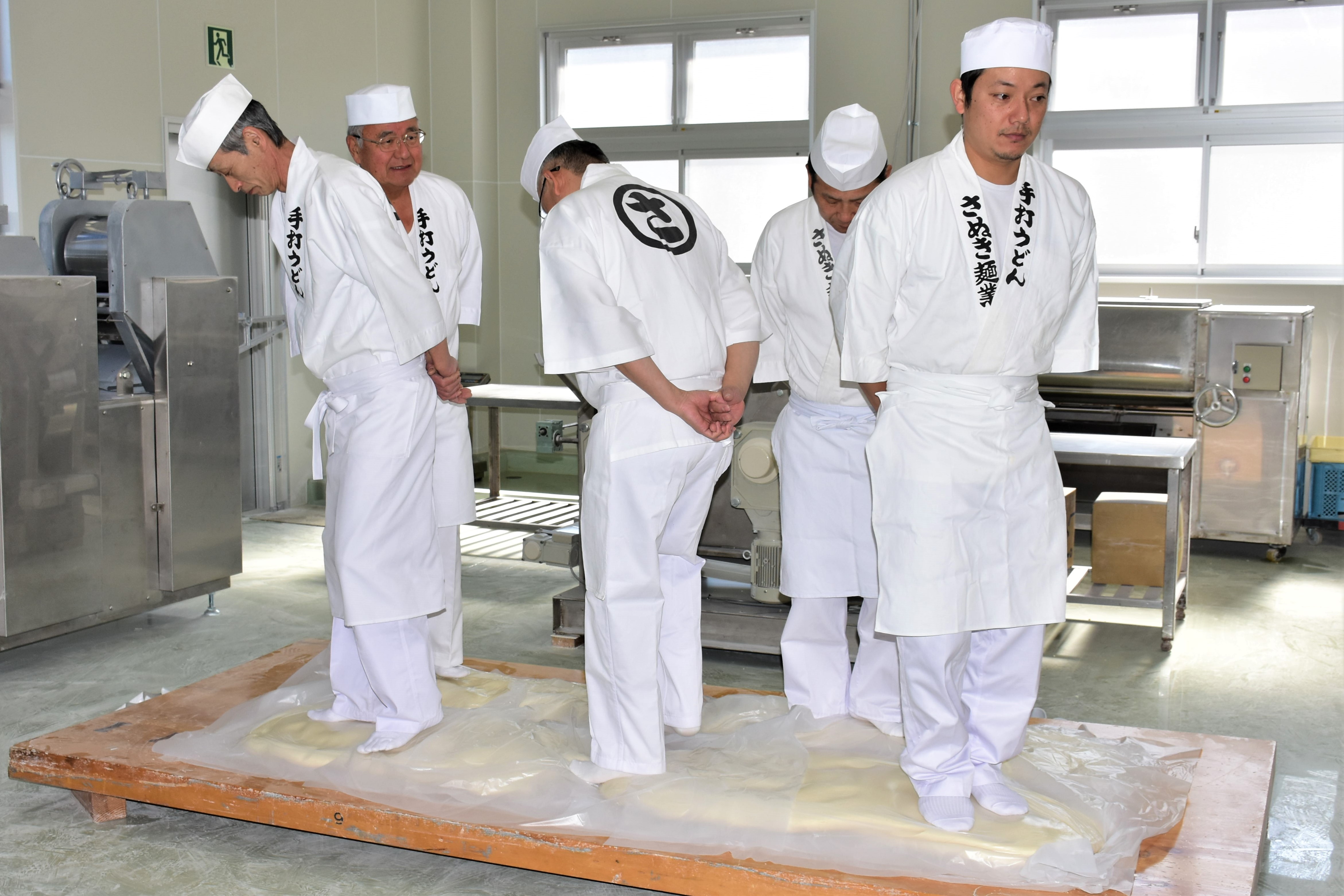 さぬき麺業 半生うどん(包丁切)6人前 つゆ付き300g 261122 | かぜと