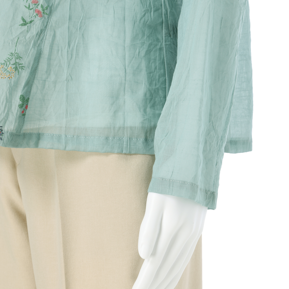 [nineteen bloom(ナインティーンブルーム)]フラワー刺繍柄綿麻ブラウス　M-Lサイズ