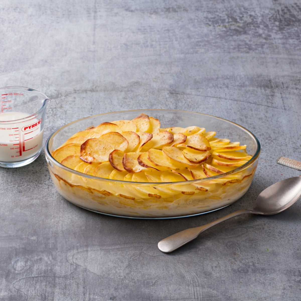 PYREX　オーバル・ロースターディッシュ1.6Ｌ　PRX0004