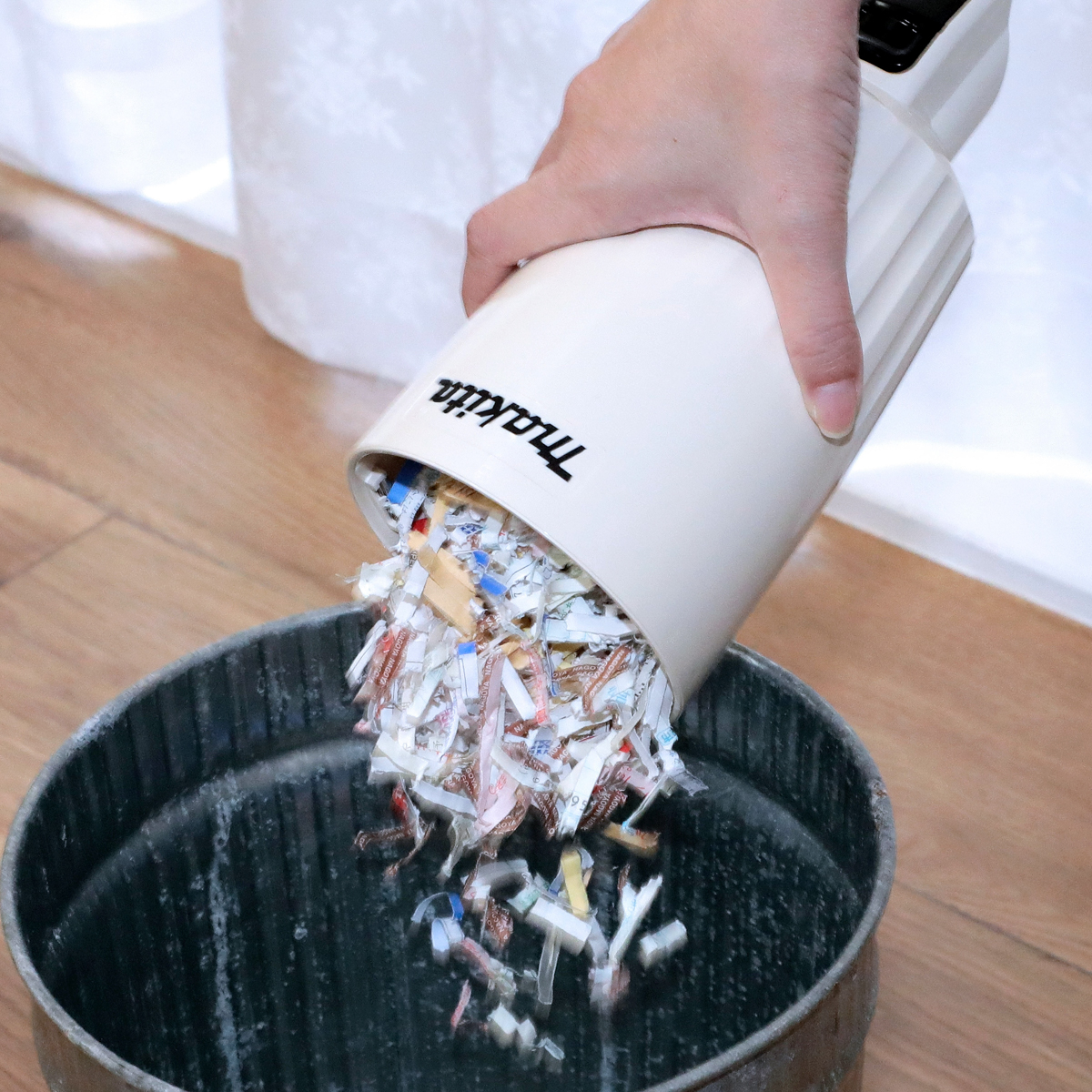 マキタ日本製コードレスクリーナー