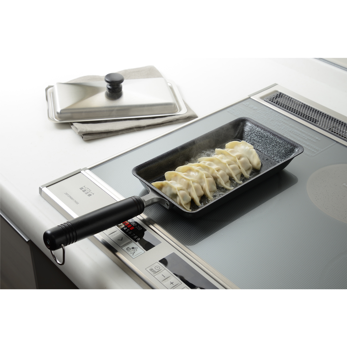 【dancyu】IH対応鉄餃子鍋12×22cm（ステンレス蓋付）